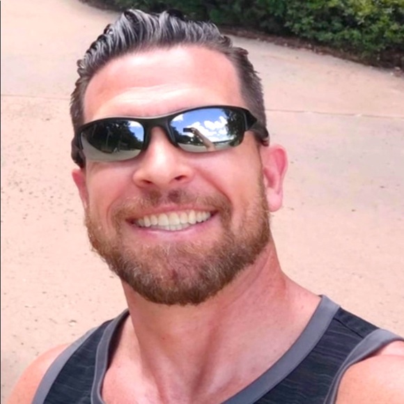 Meet your Posher, Derek - Picture 5 of 5